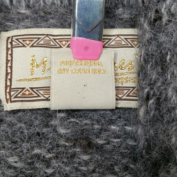 Mira Flores Designs 100% Alpaca Sweater Size Small - Picture 9 of 10